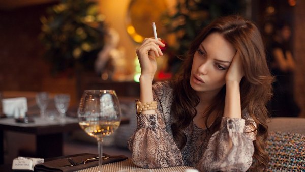 *.Я целую тебя каждой строчкой -каждой буквой и даже точкой!Я скучаю! Ты чувствуешь это?Я грущу и ...
