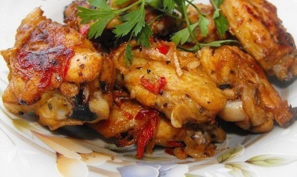 Готовим куриные крылышки - 10 лучших рецептов.1. Крылышки с картошкойИнгредиенты:- 800 грамм ... - 8