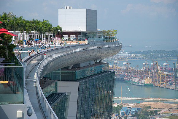 Отель Marina Bay Sands в Сингапуре. 55 этажей и бассейн на крыше