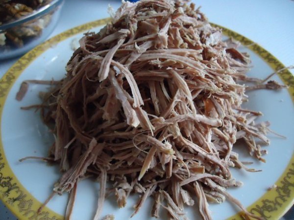Удивительно вкусный салат "Принц" Ингредиенты: - 500 г говядины - 4 яйцa вареных - 6 ... - 3