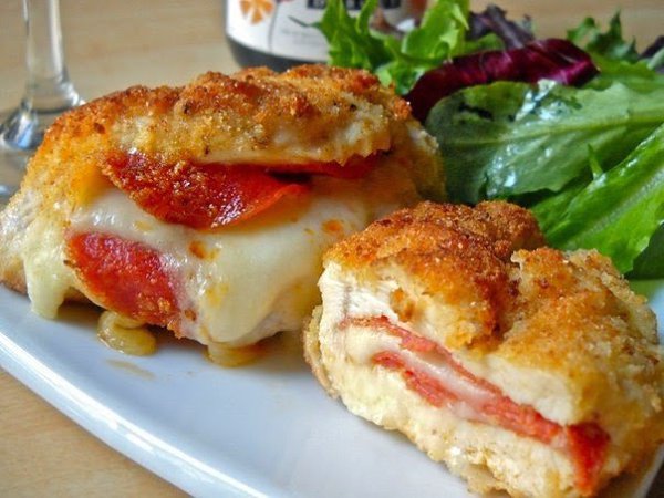 Куриные кармашки с сыром.Ингредиенты:500 гр филе с куриных грудок1 большое яйцо50 гр сыра ...