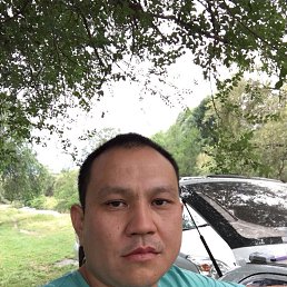 Daniyar, 43, 