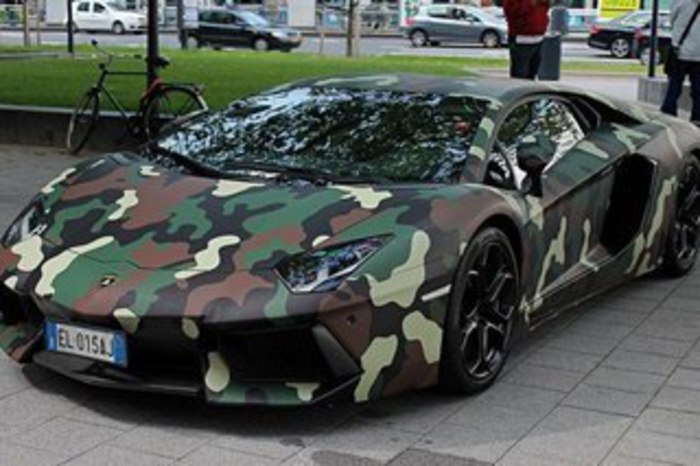  LAMBORGHINI AVENTADOR.