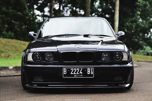 BMW M5 E34       BMW M 