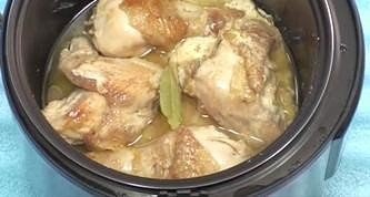 Курица в мультиварке в сметанном соусе.Ингредиенты:курица – 1 шт. (1,2-1,5 кг);;лук – 2-3 ... - 5