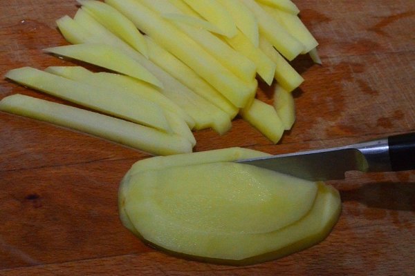 Жареная картошка.Ингредиенты:Картофель — 5 шт;Оливковое масло — 60 мл;Чеснок — 2 зубчика;Розмарин — ... - 2