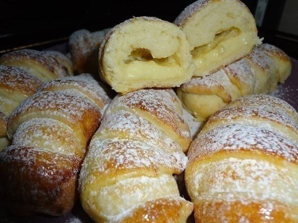 Очень вкусные воздушные булочки, даже похоже на вкус пирожное.Ингредиенты:для теста:380 гр. муки5 ...