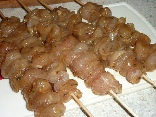 Шашлык из курицы в духовке.Ингредиенты:Филе курицы — 2 ШтукиРастительное масло — 2 Ст. ложкиЧеснок — ... - 3