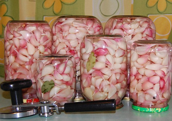 #заготовки_коллек_ция.Маринованный чеснок холодный способ Состав: Чеснок – 1 кг Вода – 600 мл Сахар ...