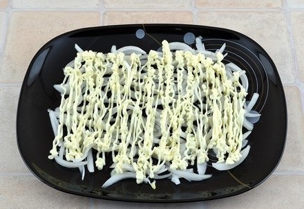 Салат «Мужские грезы».Сытный нежный салат из говядины, маринованного лука, нежных яиц и пикантного ... - 5
