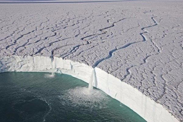 Ледяные водопады в заповеднике Свальбард, Норвегия