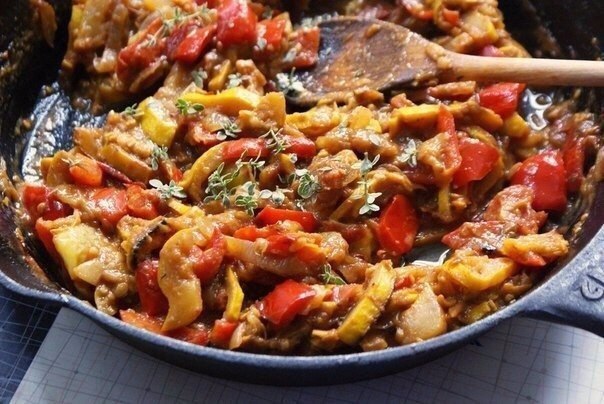 ВКУСНЕЙШЕЕ ОВОЩНОЕ РАГУ.ИНГРЕДИЕНТЫ: Баклажаны — 4 шт. Кабачки — 2 шт. Помидоры — 7 шт. Огурцы — 3 ...