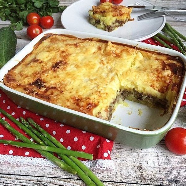 Картофельная запеканка с мясным фаршем.Вам понадобится:400 г мясного фарша1 луковица6-7 ...