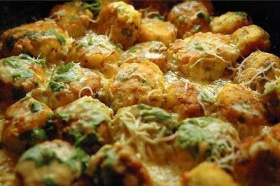 Куриные шарики с чесноком в сливочном соусе.Ингредиенты:500 гр. куриного филе1 луковица1 яйцо3 ...