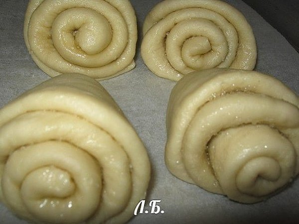 ПЛЮШКА-КОМЕТА.Идею этих простых, очаровательных плюшек я подглядела на сайте Ольги Смирновой, тесто ... - 6