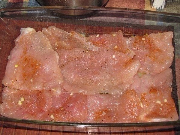 Куриная запеканка.Ингредиенты:Куриная грудка (филе) - 4 шт.Баклажаны - 2-3 шт.Помидоры - 3-4 шт.Сыр ... - 6