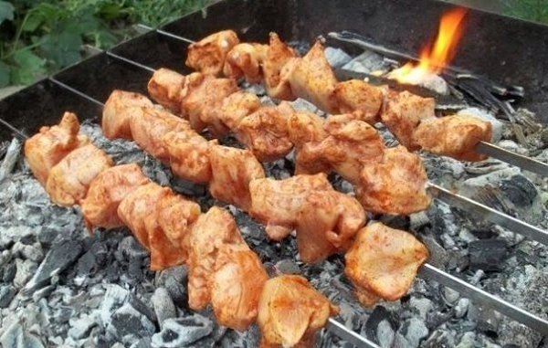 Шашлык из курицы по-грузински.Ингредиенты:-Куриное филе — 1 Килограмм-Чеснок — 1 Зубчик-Томатная ...