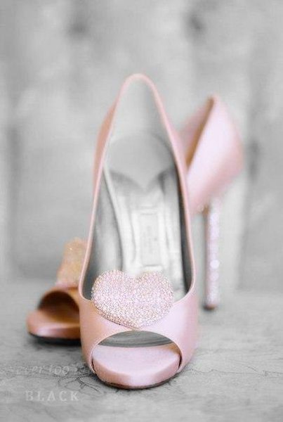 Наверно, любовь – это просто безумная нежность. Воздушная, лёгкая дымка сердечного трепета. Почти ... - 4