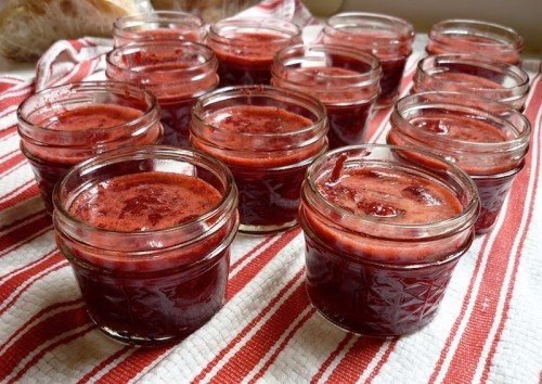 РЕЦЕПТ ПРИГОТОВЛЕНИЯ ВИШНЕВОГО ДЖЕМА.Понадобится: 3 кг вишни, 1 кг сахара, 1 ч.л. соды.Ягоды ...