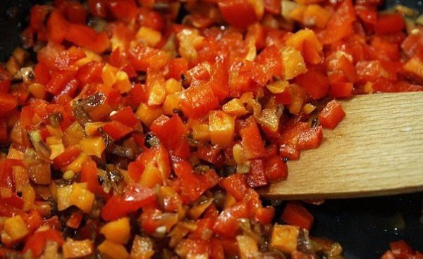 Кус-кус с овощами и петрушкой.Ингредиенты:Кус-кус — 300 гТоматы средние — 2 шт.Морковь — 150 ... - 3