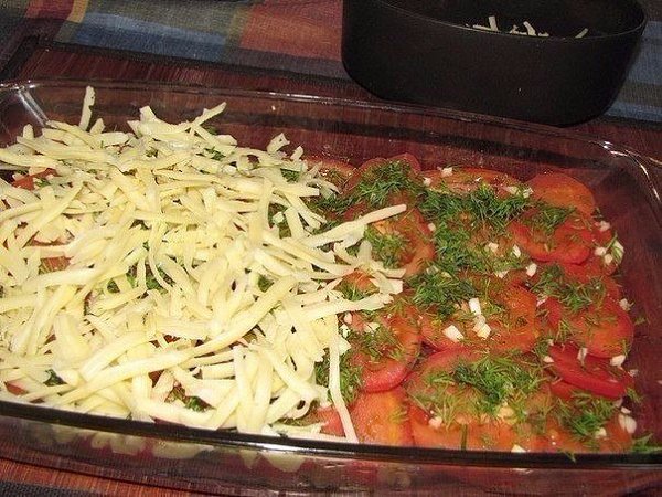 Куриная запеканка.Ингредиенты:Куриная грудка (филе) - 4 шт.Баклажаны - 2-3 шт.Помидоры - 3-4 шт.Сыр ... - 5