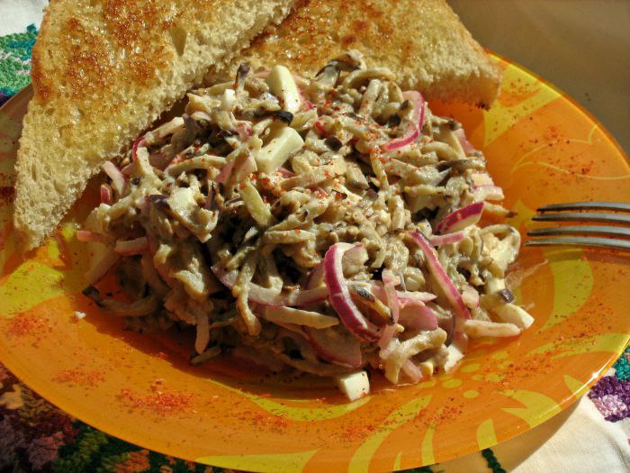Салат из баклажанов.Баклажаны 2 штЛук репчатый 2 штЯйцо куриное 4 штГорчица 1 ч.л.Сок лимонный 1 ...