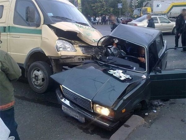 "Повесил на лобовое стекло талисман, который притягивает деньги... На следующий день в меня ...