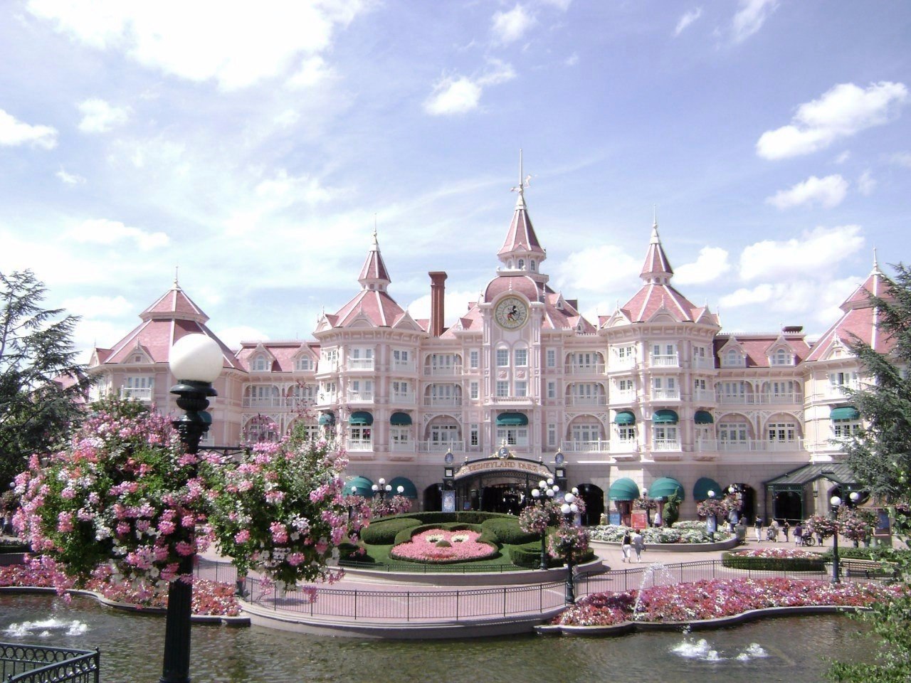  Disneyland 4*, .#@travel.blog