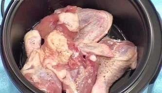 Курица в мультиварке в сметанном соусе.Ингредиенты:курица – 1 шт. (1,2-1,5 кг);;лук – 2-3 ... - 2