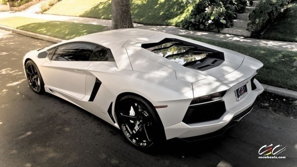 Lamborghini Aventador - 2