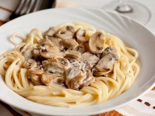 ТОП-10 ВКУСНЕЙШИХ РЕЦЕПТОВ ПАСТЫ.Просто, сытно и полезно 1. Спагетти со сливочно-грибным ... - 10
