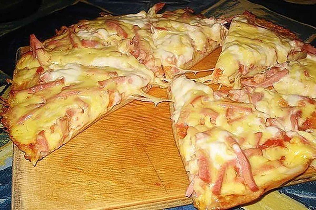 ПИЦЦА МОМЕНТАЛЬНАЯ .Очень вкусно и экономно! ИНГРЕДИЕНТЫ: 4 ст.л. сметаны 4 ст.л. майонеза 2 яйца 9 ...