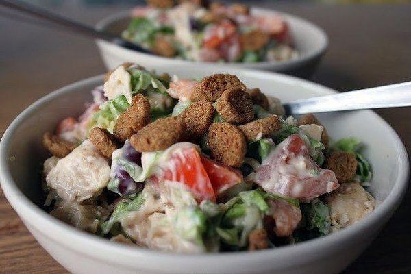 Подборка 10-ти салатов с помидорами. 1. Безумный салат. Ингредиенты на 2 порционных салата: Крабовые ... - 10