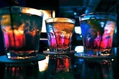 За одну ночь нельзя изменить жизнь. Но за одну ночь можно изменить мысли, которые навсегда изменят ...