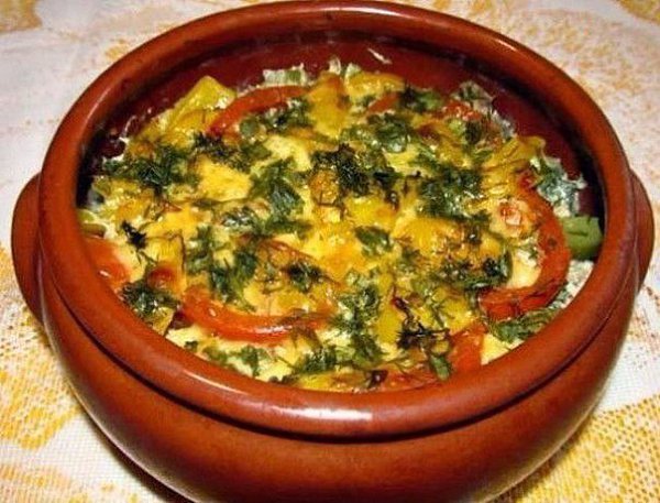 ТОП-10 потрясающих рецептов блюд в горшочках.1.Жаркое из курицы по-русскиИнгредиенты:Курица весом ... - 10