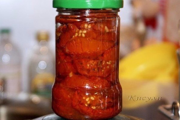 Безумно вкусные вяленые помидоры. Ингредиенты: -томаты мелкие мясистые 1400-1500 г -соль морская ... - 2