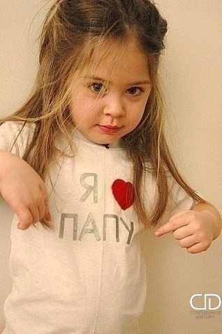 - Моя... - Твоя буду с кольцом на пальце, а пока я папина!
