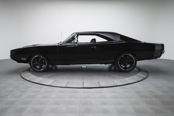 1970 Dodge Charger R/T - 2