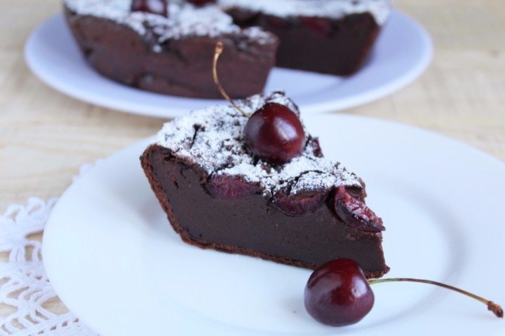 Клафути – это классический французский десерт (фр. clafoutis, от окс. clafir — наполнять). ...