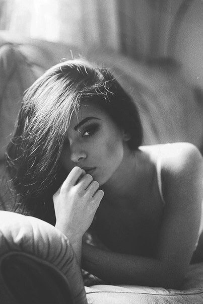 Я буду той, которую нельзя забыть….Я буду той, которую нельзя не помнить…И шлейф духов, и бус тугую ...