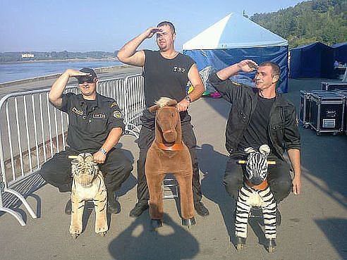 НЕ ПЕРЕВЕЛИСЬ ЕЩЁ БОГАТЫРИ НА ЗЕМЛЕ РУССКОЙ...))))