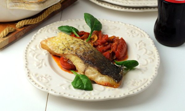 Запеченная рыба с овощами.Отличный рецепт вкуснейшей рыбы (карп), запеченной на «подушке» из ...