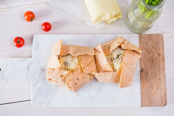 Бомба в лаваше.Ингредиенты:Фарш — 250 гСоль, пряности — по вкусуРастительное масло — для ... - 8