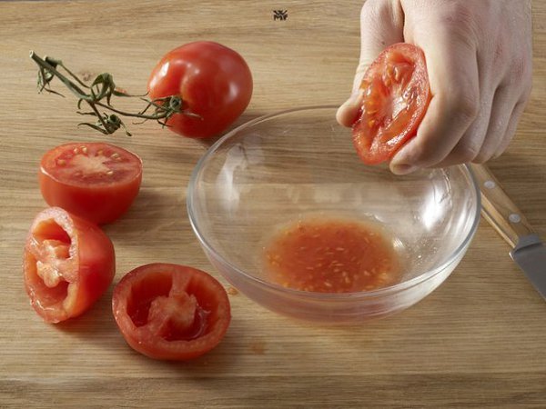 Куриный шницель с жаренными помидорами и красным вином .3 мясистых помидора 1 пучок петрушки 1 ... - 7