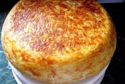 КАРТОФЕЛЬНАЯ ЗАПЕКАНКА С СОСИСКАМИ.ИНГРЕДИЕНТЫ:- Картофель (вес очищенного) — 850 г- Сосиски — 8 шт- ...