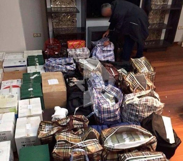 Если вам интересно, как выглядят 9 миллиардов рублей в одной квартире, то вот так