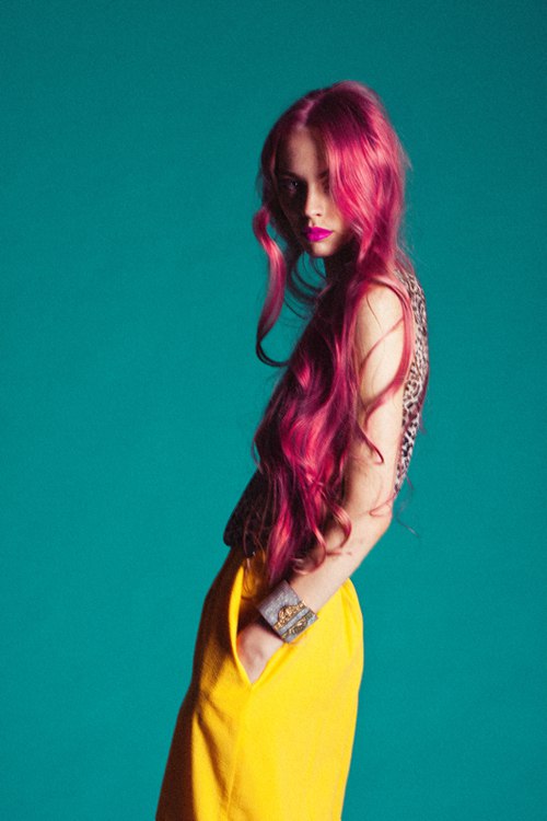 Pink )))