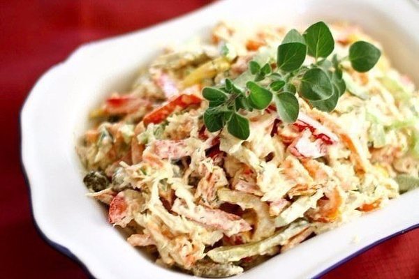 10 салатов с грибами.1. Салат из куриного филе, свежих огурцов и консервированных ... - 10