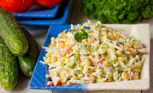 Салаты с капустой и кукурузой.В приготовлении салатов очень часто используют консервированную ... - 3