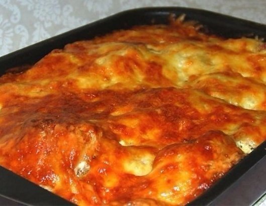 Курица, запеченная с гречкой.Крупа пропитывается соком мяса, получается гречневая каша божественного ...